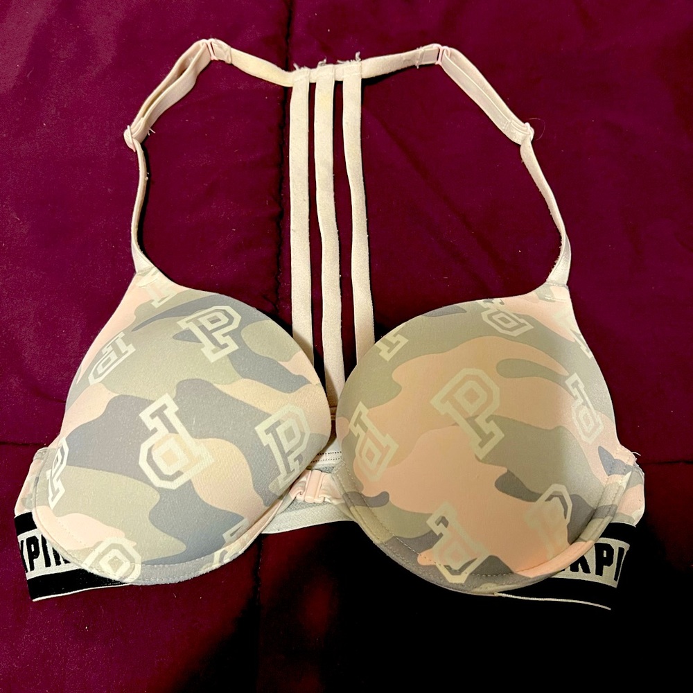 Gently Worn Women’s Bra!! Brand: Victoria’s Secret/PINK! Size: 32C Front Closure